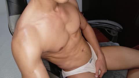 stylish man online show from January 31, 7:45 pm