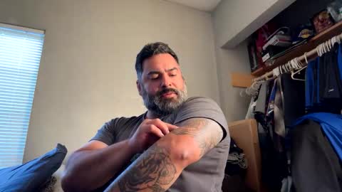 suavecito67 online show from May 12, 1:58 am