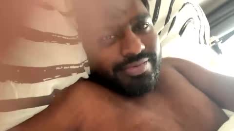 Snapshot of suggnight chatting on October 14, 1:01 am Let me be your knight that saves you online show from October 14, 1:01 am