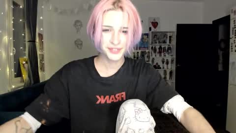 Snapshot of sweet_peach__ chatting on October 21, 8:55 pm kira online show from October 21, 8:55 pm