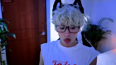 taichi online show from October 11, 11:25 am