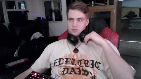 tarus333 online show from April 10, 7:26 am