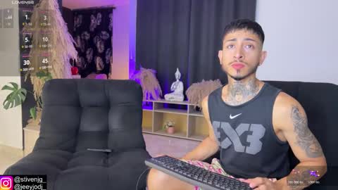 Snapshot of tattoguys_cums chatting on October 22, 2:48 am Jonathan Juan online show from October 22, 2:48 am