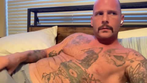 Snapshot of tattooman5555 chatting on October 23, 4:21 pm Tattooman online show from October 23, 4:21 pm