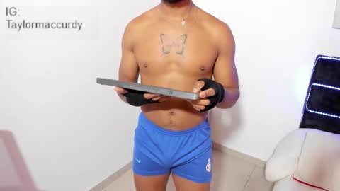 taylormaccurdy_ online show from January 6, 5:28 pm