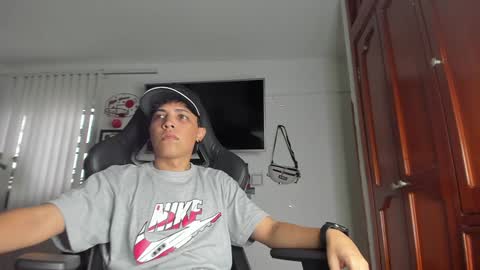 taylorsorf online show from January 4, 9:52 pm