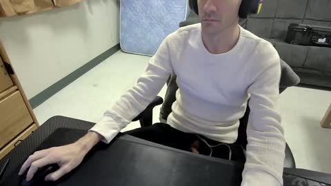 Snapshot of tbone_93 chatting on December 8, 7:54 pm Tbone online show from December 8, 7:54 pm