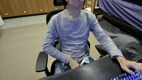 Snapshot of tbone_93 chatting on October 29, 12:24 am Tbone online show from October 29, 12:24 am