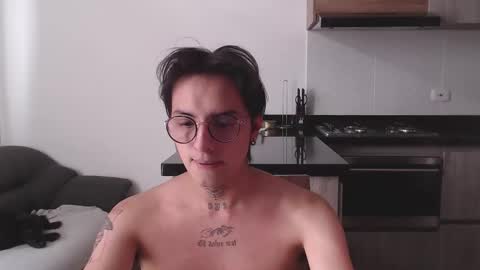 Teo independent model online show from March 7, 3:49 pm