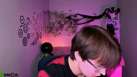 Snapshot of teo_wilson chatting on October 30, 2:18 pm teo_wilson online show from October 30, 2:18 pm