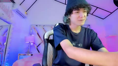 thanier_18 online show from April 14, 7:57 pm