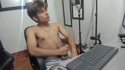 Snapshot of the_weed_guys chatting on March 12, 9:02 am Danny online show from March 12, 9:02 am