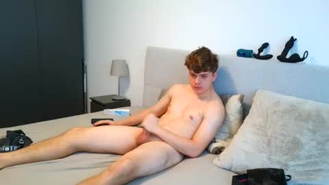 Snapshot of thecuteguy144949 chatting on October 25, 11:12 am thecuteguy144949 online show from October 25, 11:12 am