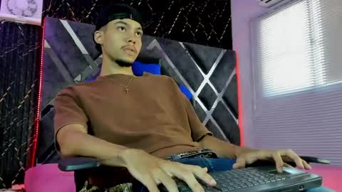 Thiago online show from May 20, 7:53 pm