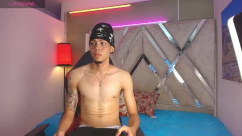 Thiago online show from April 18, 7:40 pm