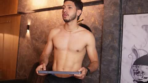 Thiago online show from December 15, 12:35 pm