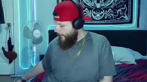 ThickHandsomeMan online show from December 11, 8:05 pm