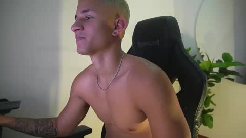 thin_tommy11 online show from February 11, 10:04 pm