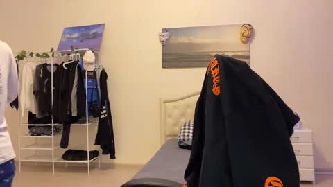 Thomas Hill online show from October 5, 9:19 pm