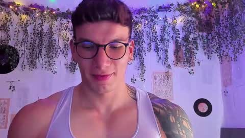 Thomas Grey online show from February 15, 3:09 am