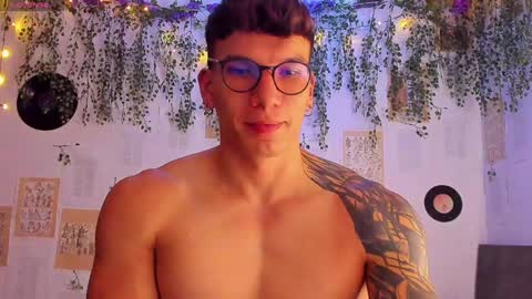 Thomas Grey online show from February 8, 6:22 am