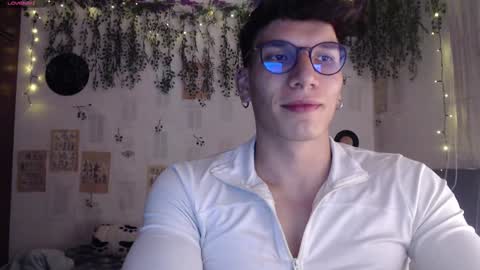 Thomas Grey online show from December 6, 3:41 am