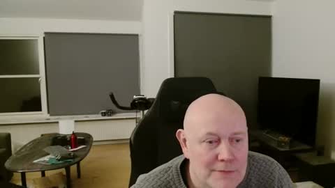 thomash32 online show from November 18, 9:39 pm