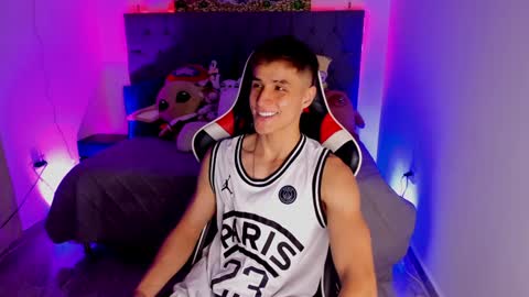 Thom Klein online show from December 7, 7:21 pm