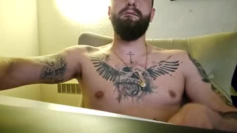 HugeJuicy online show from December 8, 7:32 pm