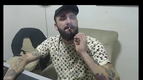 HugeJuicy online show from December 19, 2:56 am