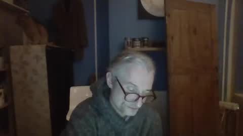 tiddles12345 online show from October 27, 2:47 am