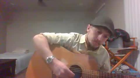 Snapshot of tiegye222 chatting on February 25, 4:46 am Alex online show from February 25, 4:46 am