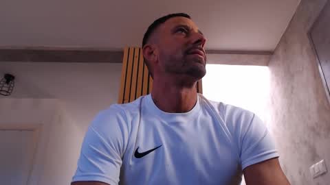 Snapshot of tinoclandestino chatting on February 9, 10:20 am tinoclandestino online show from February 9, 10:20 am