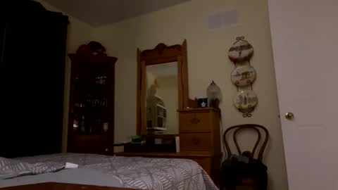 toddmacg online show from February 8, 1:55 am