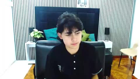 Snapshot of tom_0002 chatting on October 18, 9:09 pm tom_0002 online show from October 18, 9:09 pm