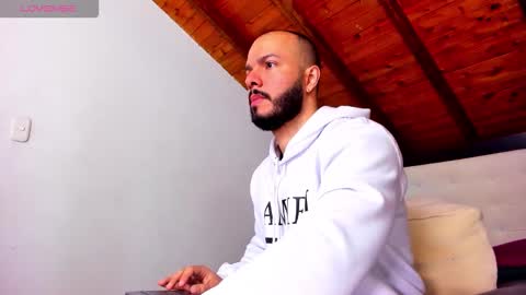   online show from March 22, 12:43 pm