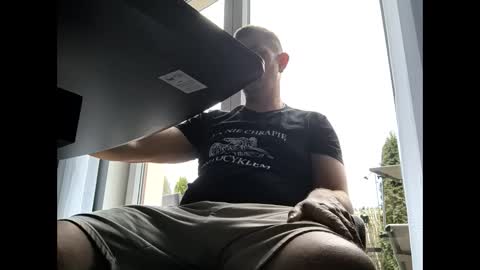 tom_horny84 online show from April 14, 9:42 am