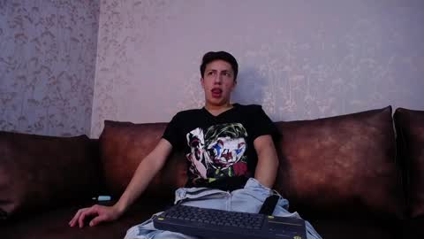 Tom online show from April 10, 8:16 pm