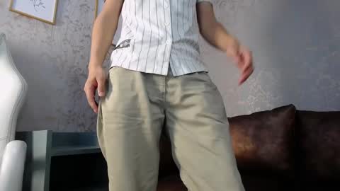 Tom online show from April 9, 8:15 pm