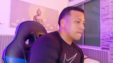 Tom muscle1 online show from November 17, 7:50 pm