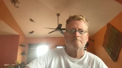 Hola online show from December 4, 7:21 pm