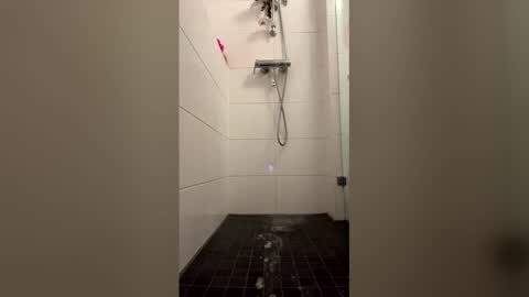 tomd228 online show from February 7, 10:48 pm