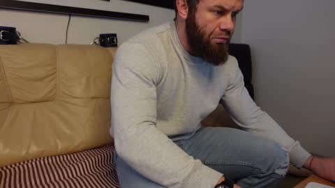  tommy burnzzz  online show from December 16, 9:14 am