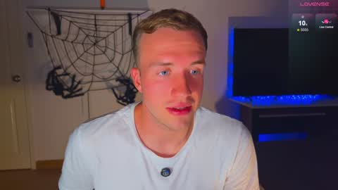 Snapshot of tommy_cumfinger chatting on December 15, 12:17 pm Tommy online show from December 15, 12:17 pm