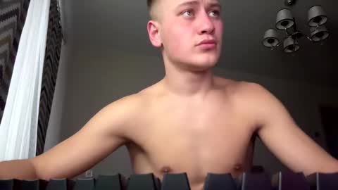 Snapshot of tommy_shak chatting on March 1, 1:40 pm Tommy Shak online show from March 1, 1:40 pm