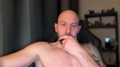 Thomas Fit online show from April 4, 10:07 pm