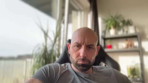 Thomas Fit online show from March 8, 3:16 pm