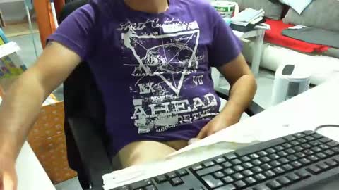 Snapshot of tomtom02029 chatting on October 2, 6:12 pm Tom online show from October 2, 6:12 pm