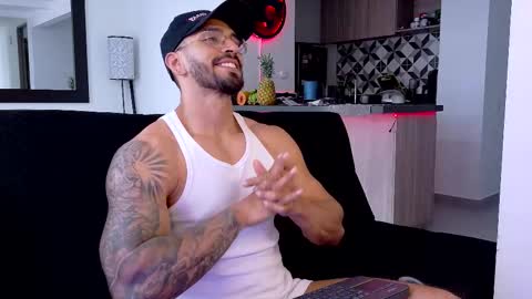 tony muscle1 online show from October 26, 9:50 pm