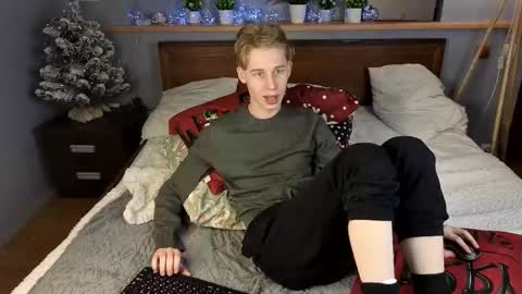 Max online show from December 20, 2:02 pm